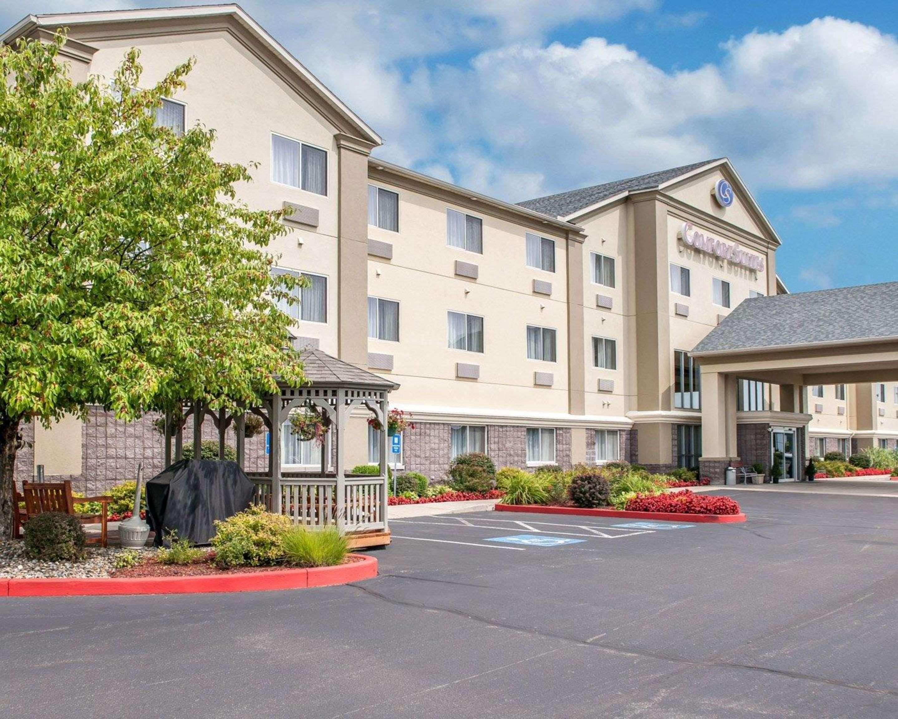 Comfort Suites North Elkhart Exterior photo