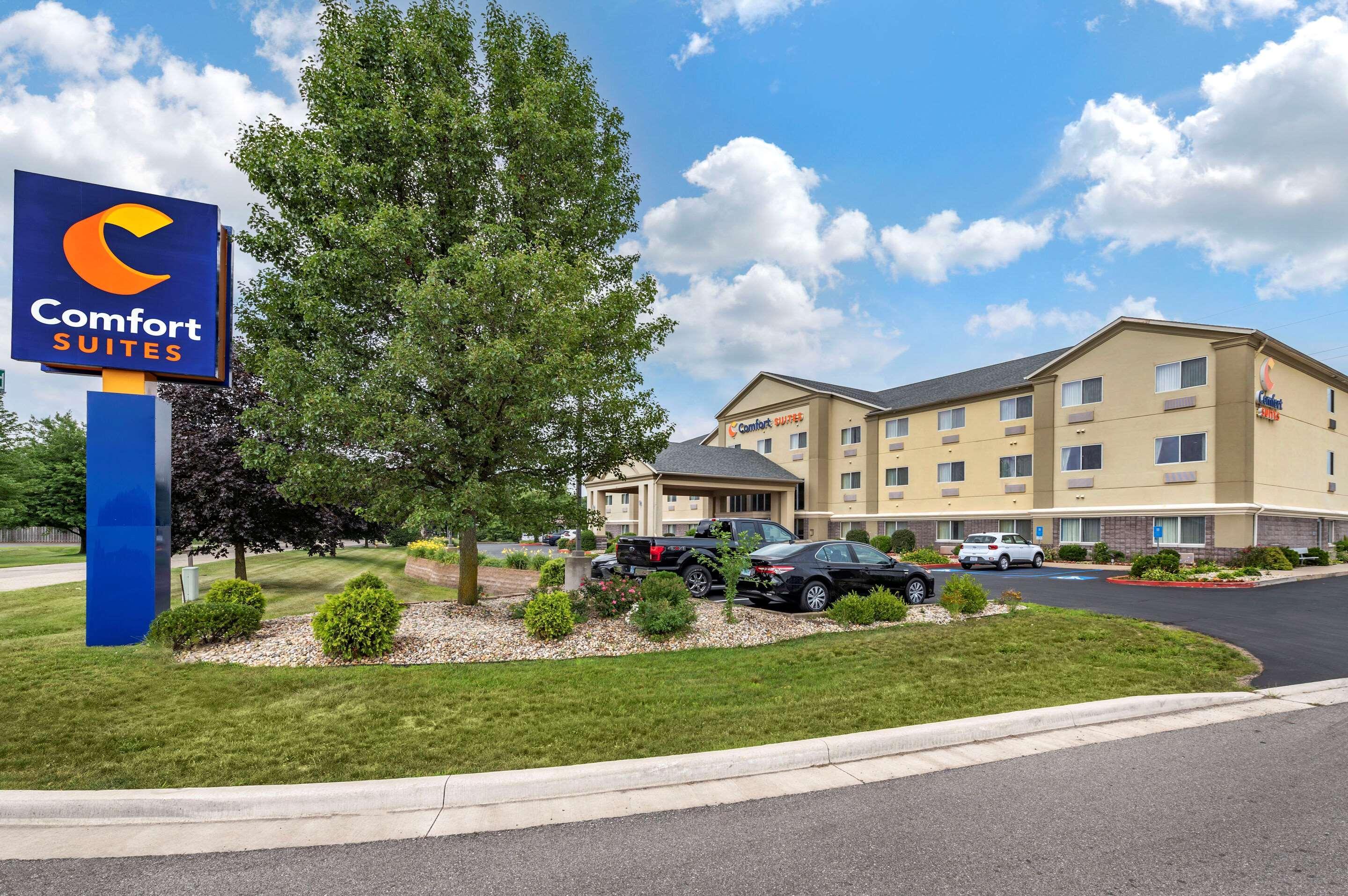 Comfort Suites North Elkhart Exterior photo